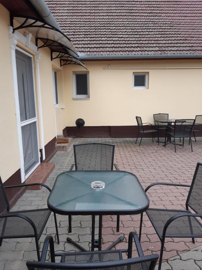 Helga Apartman Makó Exteriör bild