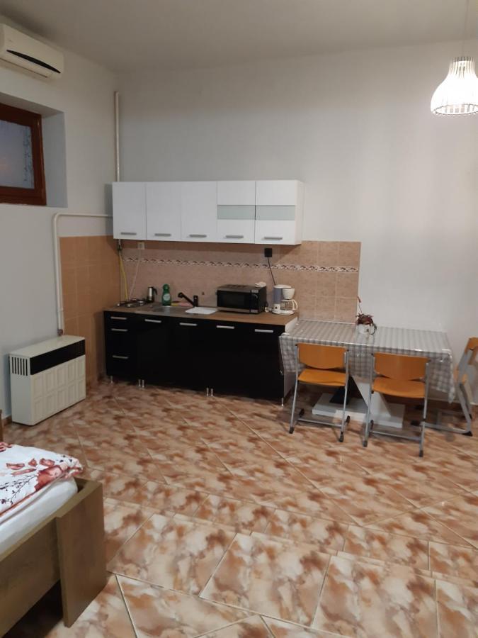 Helga Apartman Makó Exteriör bild